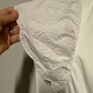 NWOT - adorable flutter embroidered express top size M